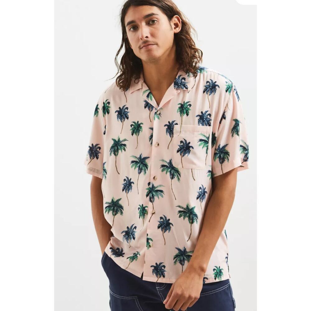 Urban Outfitters Palm Rayon‎ Short Sleeve Button-Down Shirt Pink size Medium